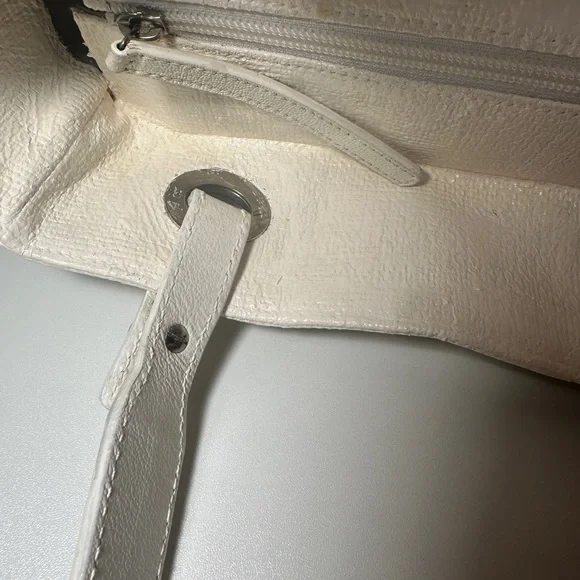 CHANEL Ivory Quilted Tote Bag - Picture 10 of 16